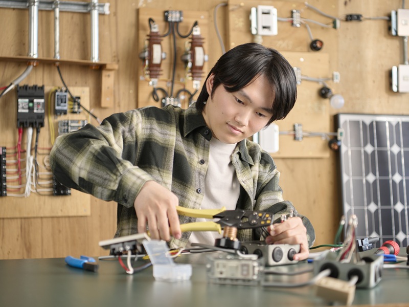 電気エネルギー工学科の体験の様子