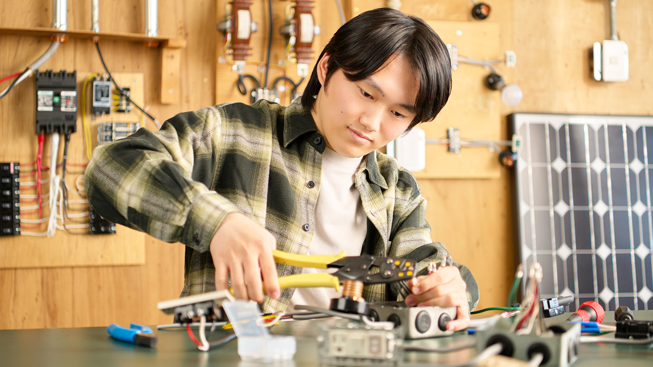 電気エネルギー工学科の授業風景